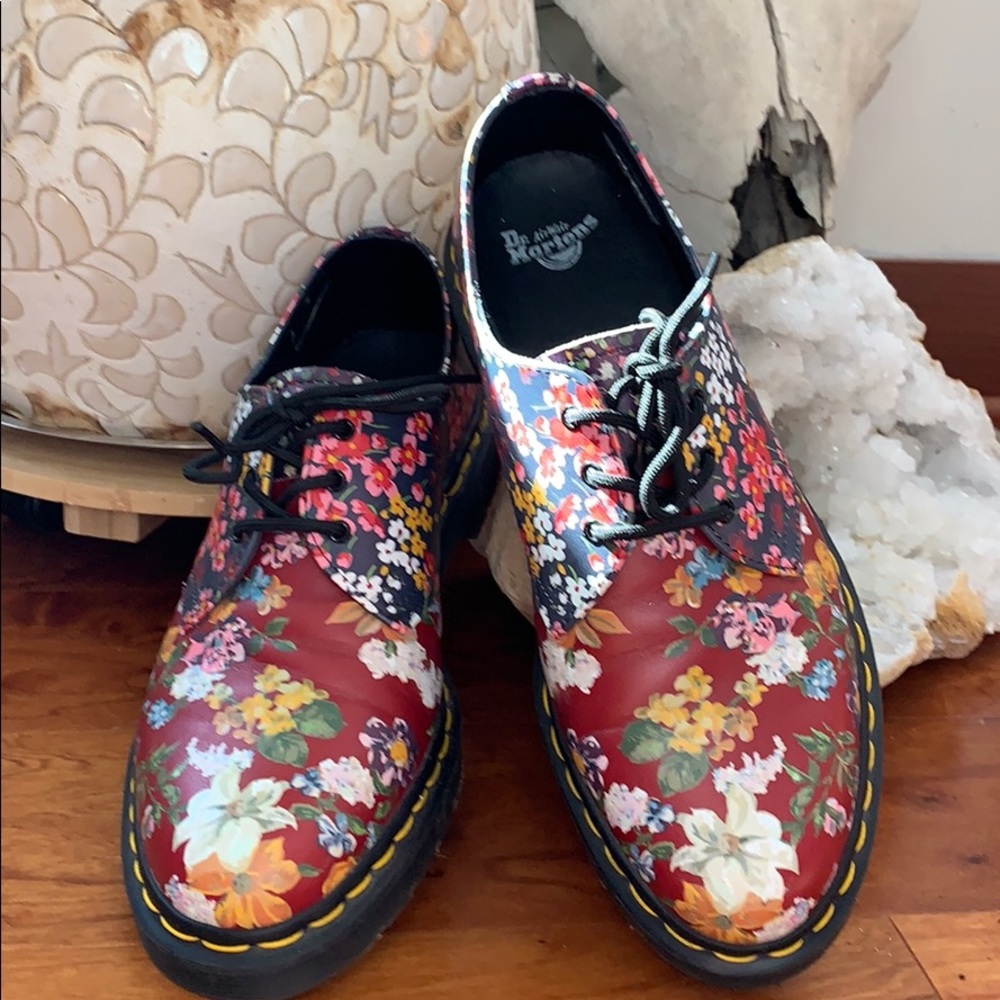 Dr Martens Floral Oxford in Floral Clash red/blue